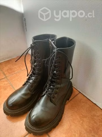 Botas negras de cuerina unisex