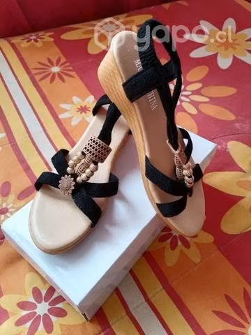 Vendo Sandalias.