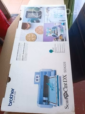 Plotter de corte y escáner marca brother