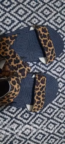 Sandalias animals print