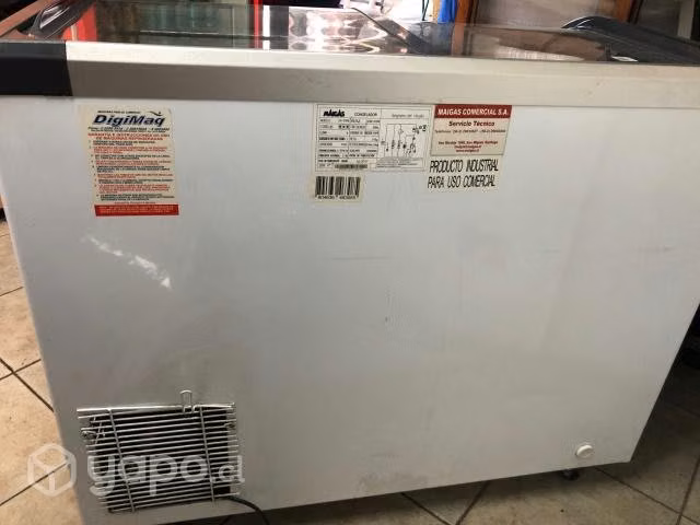 Congelador tapa vidrio curvo marca maigas