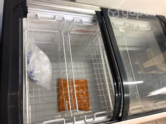 Congelador tapa vidrio curvo marca maigas