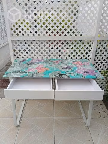 Hermoso escritorio con base de vidrio - Imagen 2