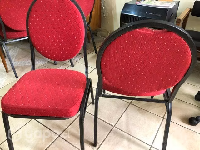 Escritorio y sillas de oficina