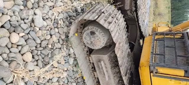 Excavadora Caterpillar e200 año 1995