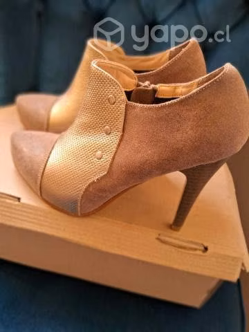 Botines color dorado taco alto nuevos