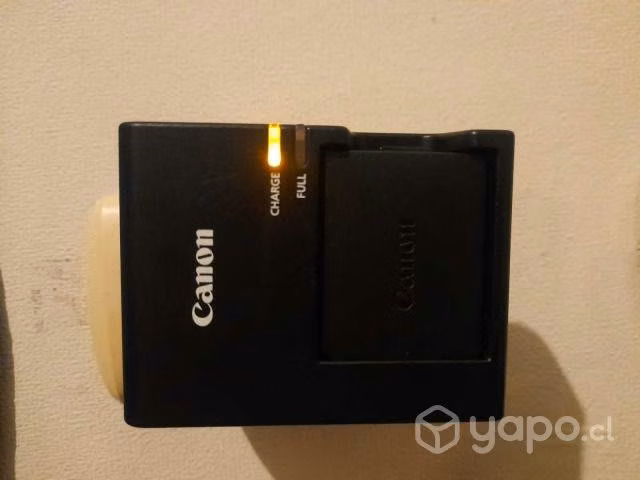 Canon EOS Rebel T3 + Lente EF-S 18-55mm