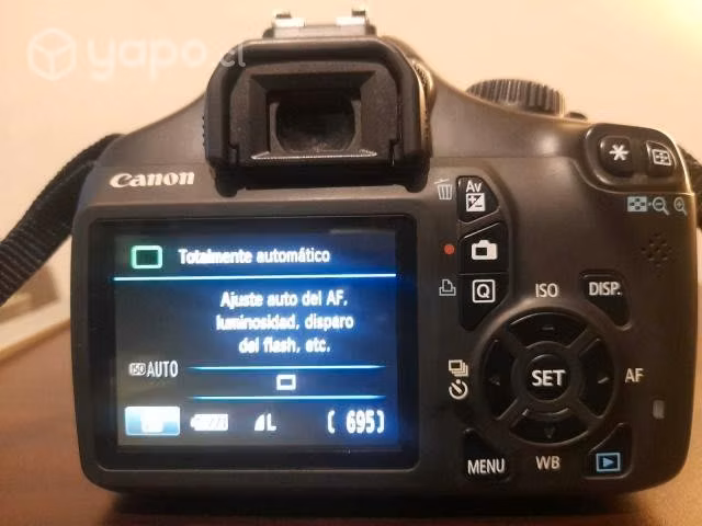 Canon EOS Rebel T3 + Lente EF-S 18-55mm