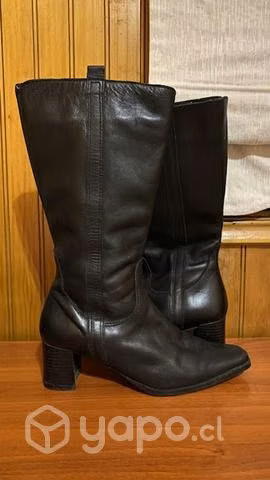 Botas de cuero marca Caprice