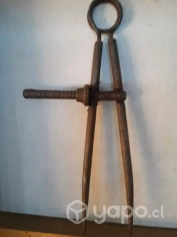 Compás antiguo de hierro