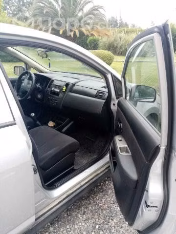 Nissan tiida 2012