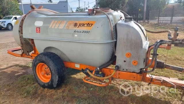 Turbo pulverizador jacto 2000 lts