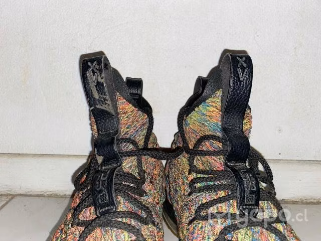 Zapatillas de Basketball Nike LeBron XV Talla 11US