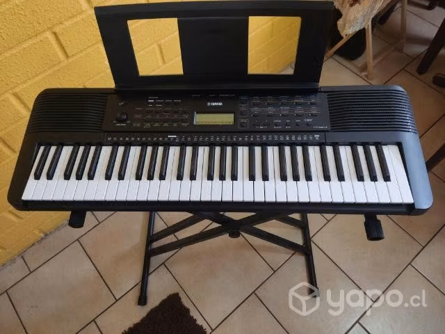 Piano Yamaha-e273 Casi nuevo, leer desc + extras
