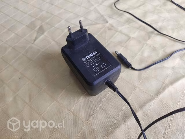 Piano Yamaha-e273 Casi nuevo, leer desc + extras
