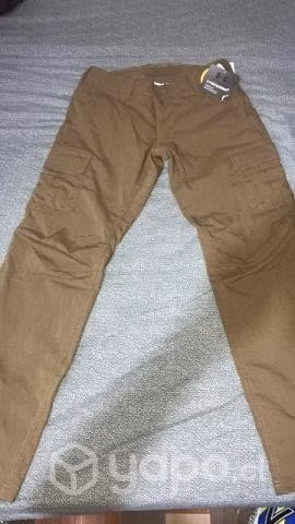 Pantalón cargo Under Armour