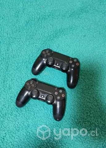 PS4 pro, con controles, accesorios y juegos