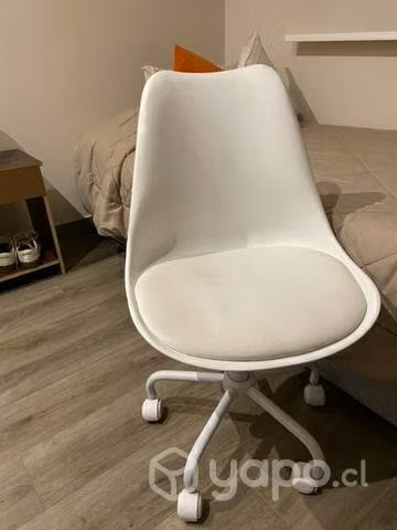 Escritorio con silla