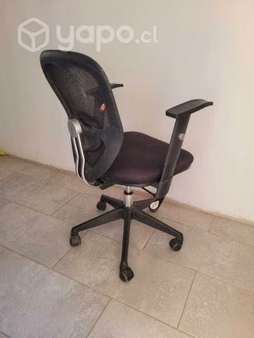Silla de escritorio negra usada - Imagen 2