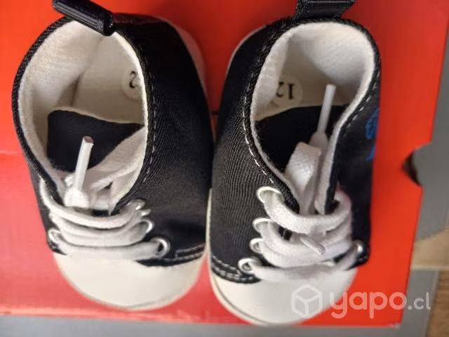 6 pares de zapatos para niño
