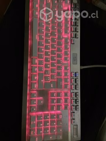 Pc gamer con periféricos