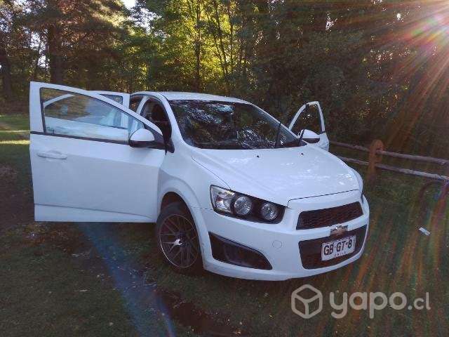 Se vende Chevrolet Sonic o permuta por moto
