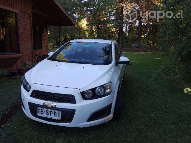 Se vende Chevrolet Sonic o permuta por moto