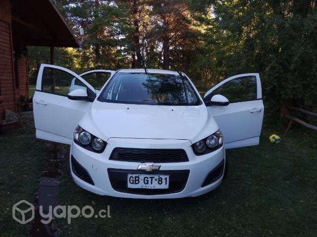 Se vende Chevrolet Sonic o permuta por moto