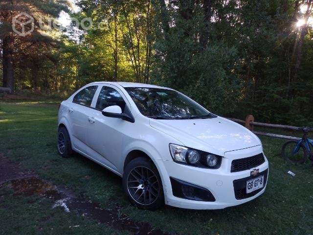 Se vende Chevrolet Sonic o permuta por moto