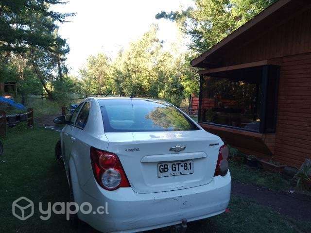 Se vende Chevrolet Sonic o permuta por moto