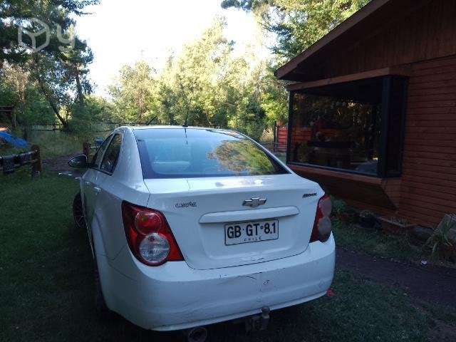 Se vende Chevrolet Sonic o permuta por moto
