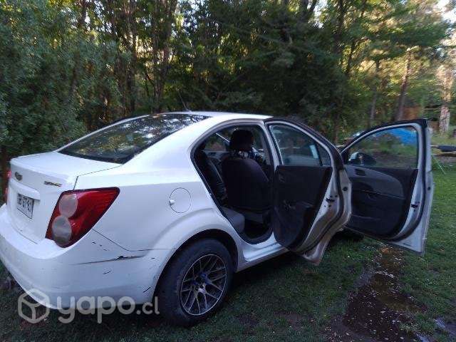 Se vende Chevrolet Sonic o permuta por moto