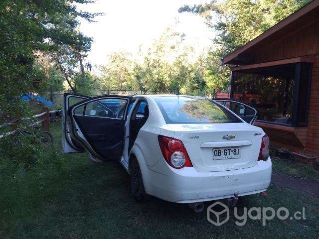 Se vende Chevrolet Sonic o permuta por moto