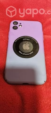 iPhone 11 y una batidora industrial