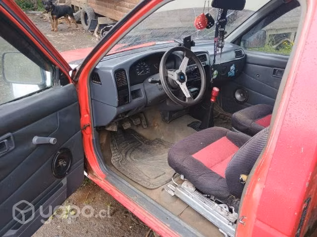 Nissan d21 año 98 al dia