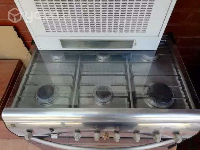 Cocina a gas de 6 platos y campana