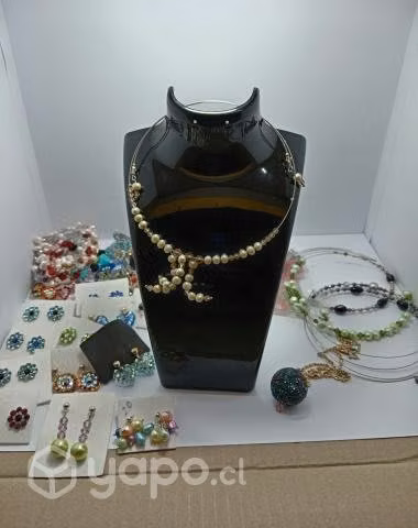 Gargantilla con cristales Swarovski y perlas