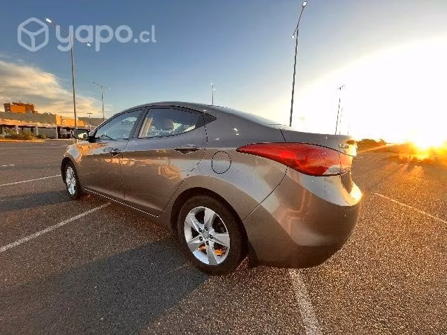Hyundai Elantra 2012 automático GLS