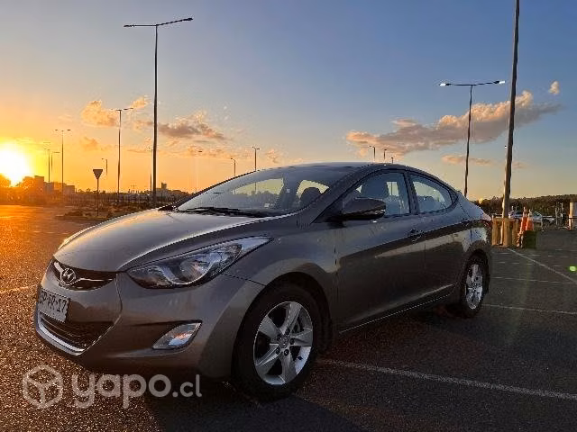 Hyundai Elantra 2012 automático GLS