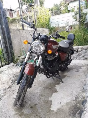 Royal Enfield Meteor 350 Stellar Red