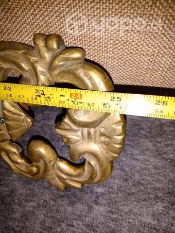 Antiguo perchero mide 64 cms de largo, bronce y ra - Imagen 5