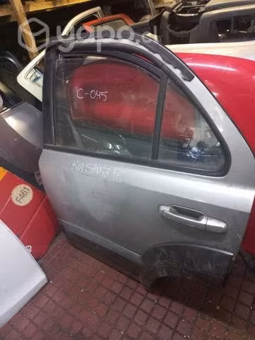 Puerta trasera izquierda kia sorento 2007