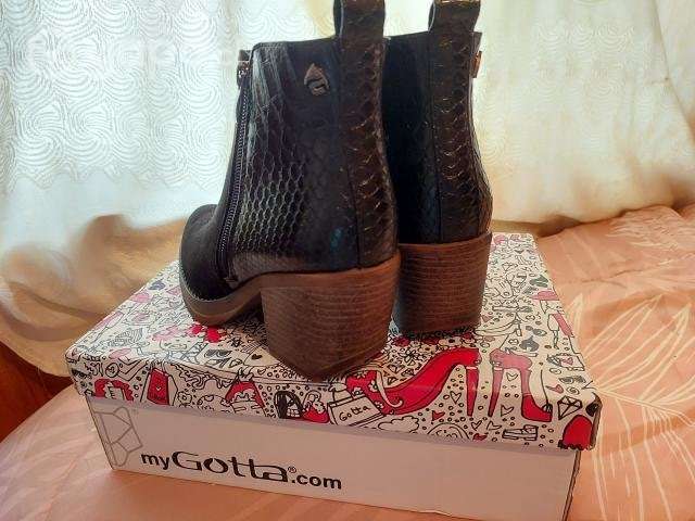Botin negro marca Gotta nuevo - Imagen 2