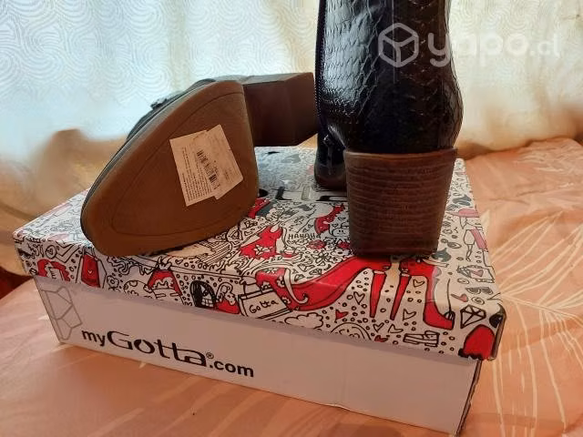 Botin negro marca Gotta nuevo