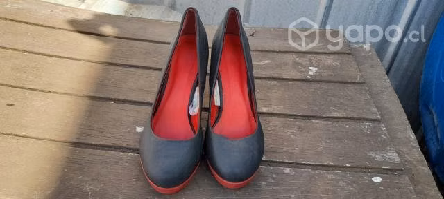 Tacones femeninos formales