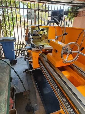 Torno mecánico 220 volt, nuevo 1.000 mm.