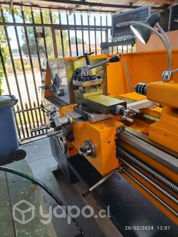 Torno mecánico 220 volt, nuevo 1.000 mm.