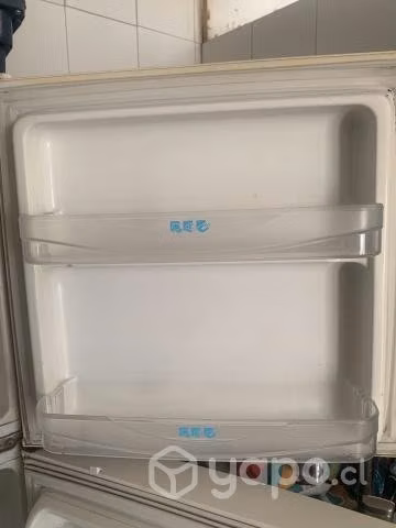 Refrigerador Daewoo 248 litros - Imagen 4