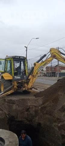 Se arrienda retroexcavadora , y se asen trabajos