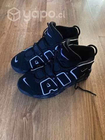 Nike Uptempo Negras